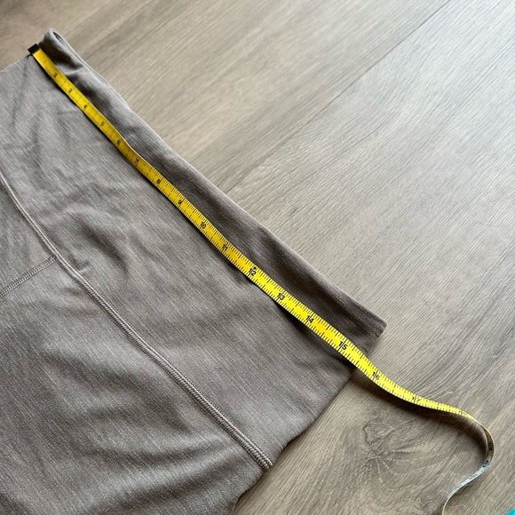 Athleta Ultra High Rise Heathered Beige Leggings Size Large - Like New! - Picture 5 of 5